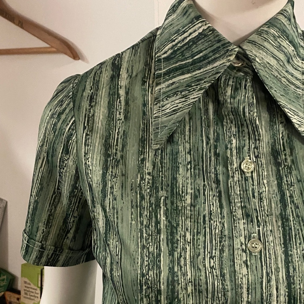 Perception Directions 70s Green Striped Dagger Collar Top - Picture 3 of 8